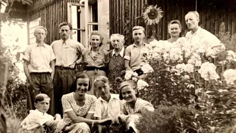 Alte Fotos kolorieren und die Qualität auf HD wiederherstellen.